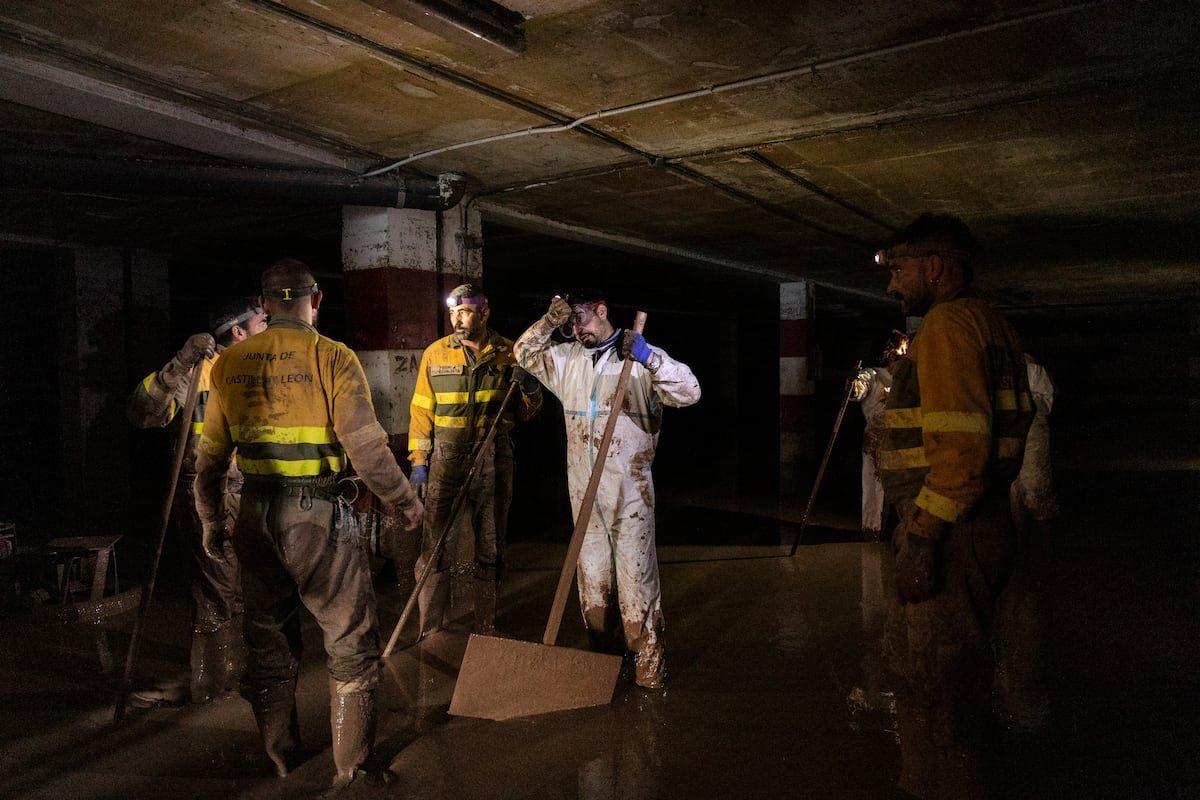 24 horas con un bombero voluntario: “Es peor el cansancio mental que el físico” | España