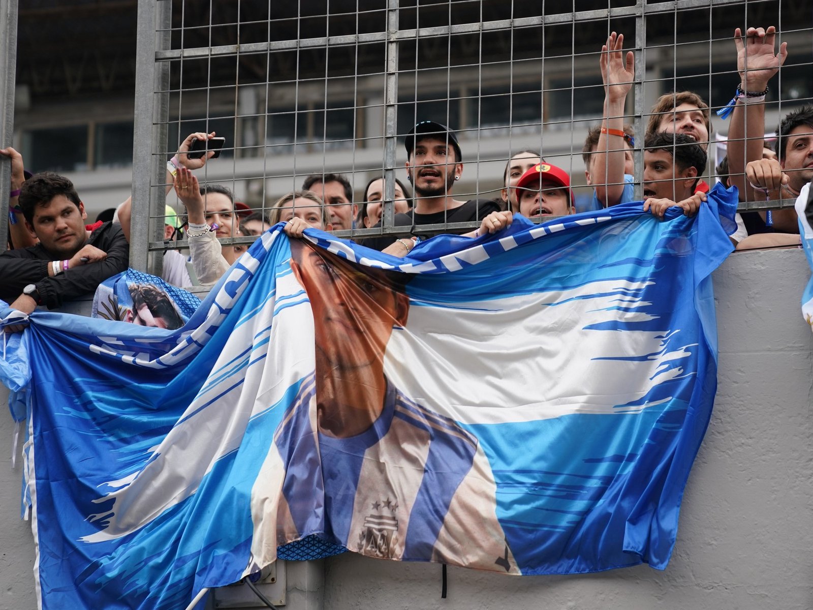 7 mil argentinos armaron una fiesta en Brasil pese a los problemas de organización y el domingo sin final feliz