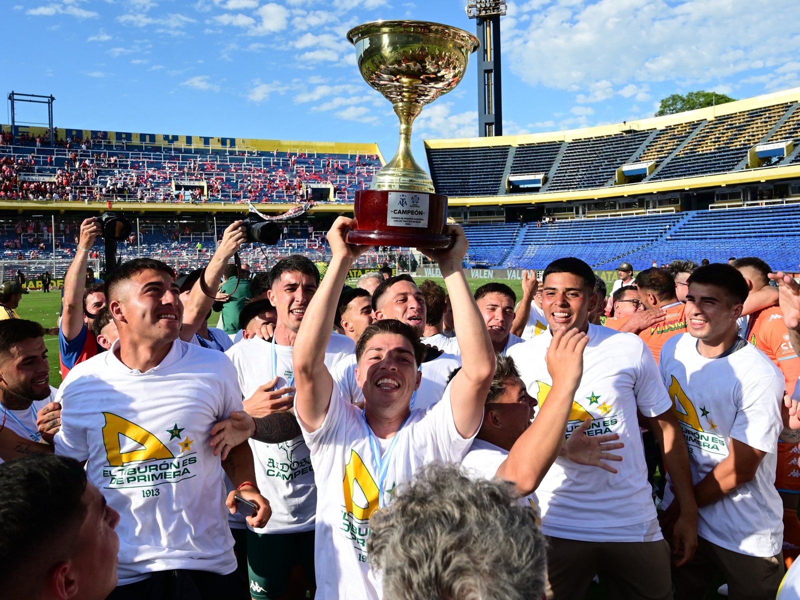 Aldosivi hizo valer su apodo de Tiburón, se devoró a San Martín de Tucumán para salir campeón y volver a jugar en Primera