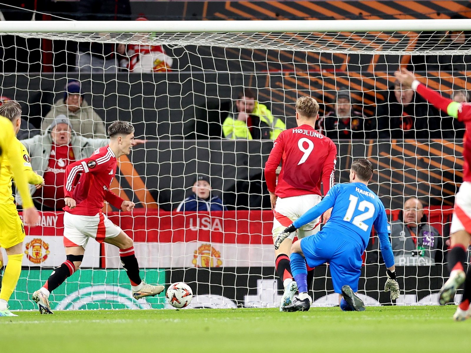 Alejandro Garnacho aprovechó un blooper y metió un gol precoz con una definición “no-look”