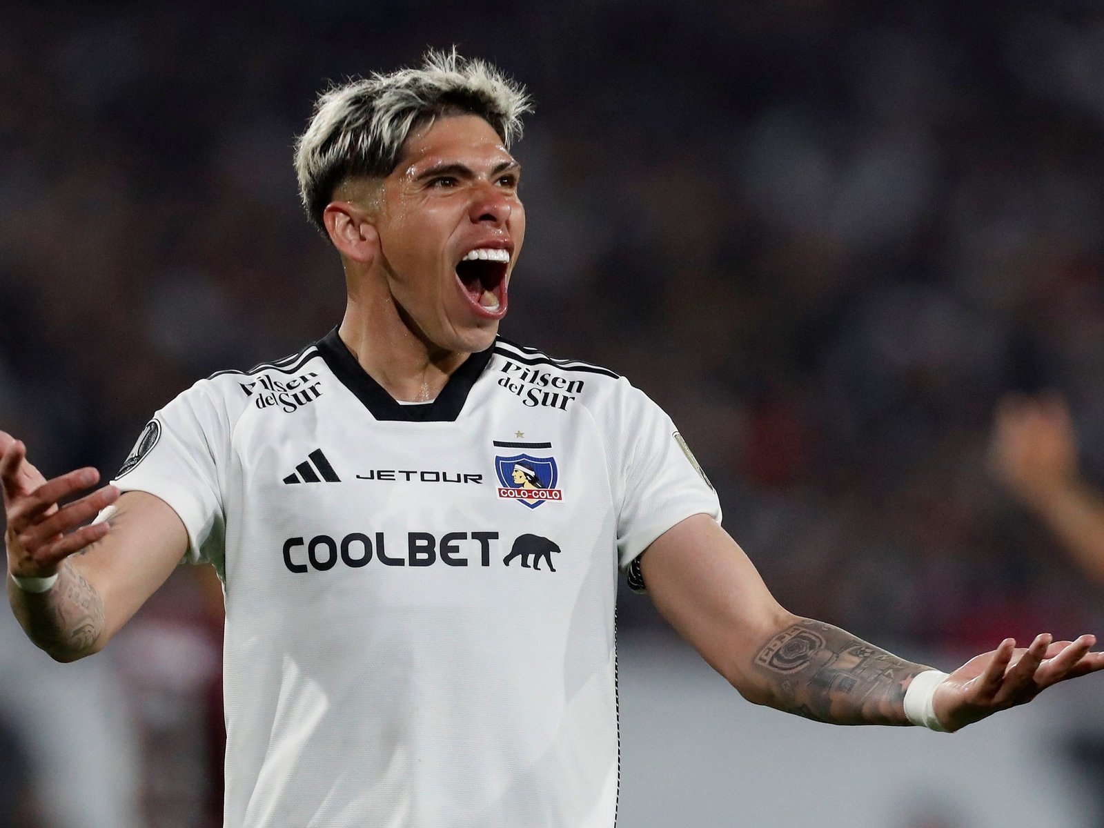 Boca acelera por Carlos Palacios, el chileno que busca Riquelme para darle variantes a Gago y aplacar el fuego de la derrota ante Vélez