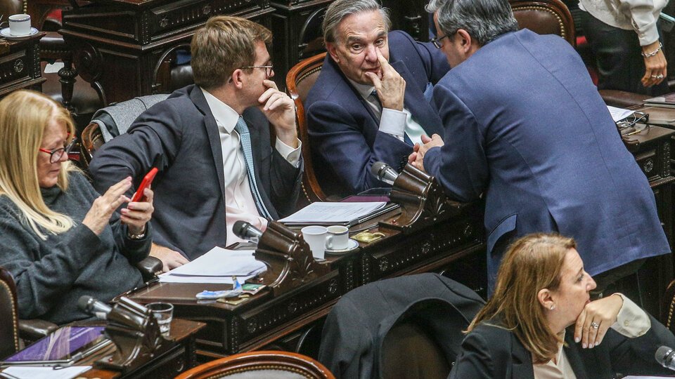 Canje de deuda: otra vez, la última palabra la tienen los gobernadores | Nuevo intento para voltear el DNU de “Toto” Caputo en Diputados