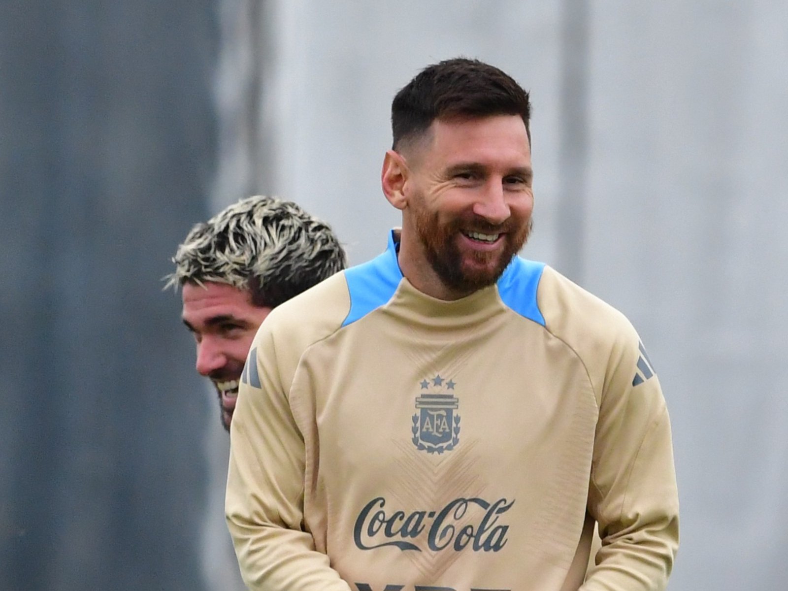 Con Messi y otros 19 jugadores, la Selección puso primera en Ezeiza para el último objetivo del año