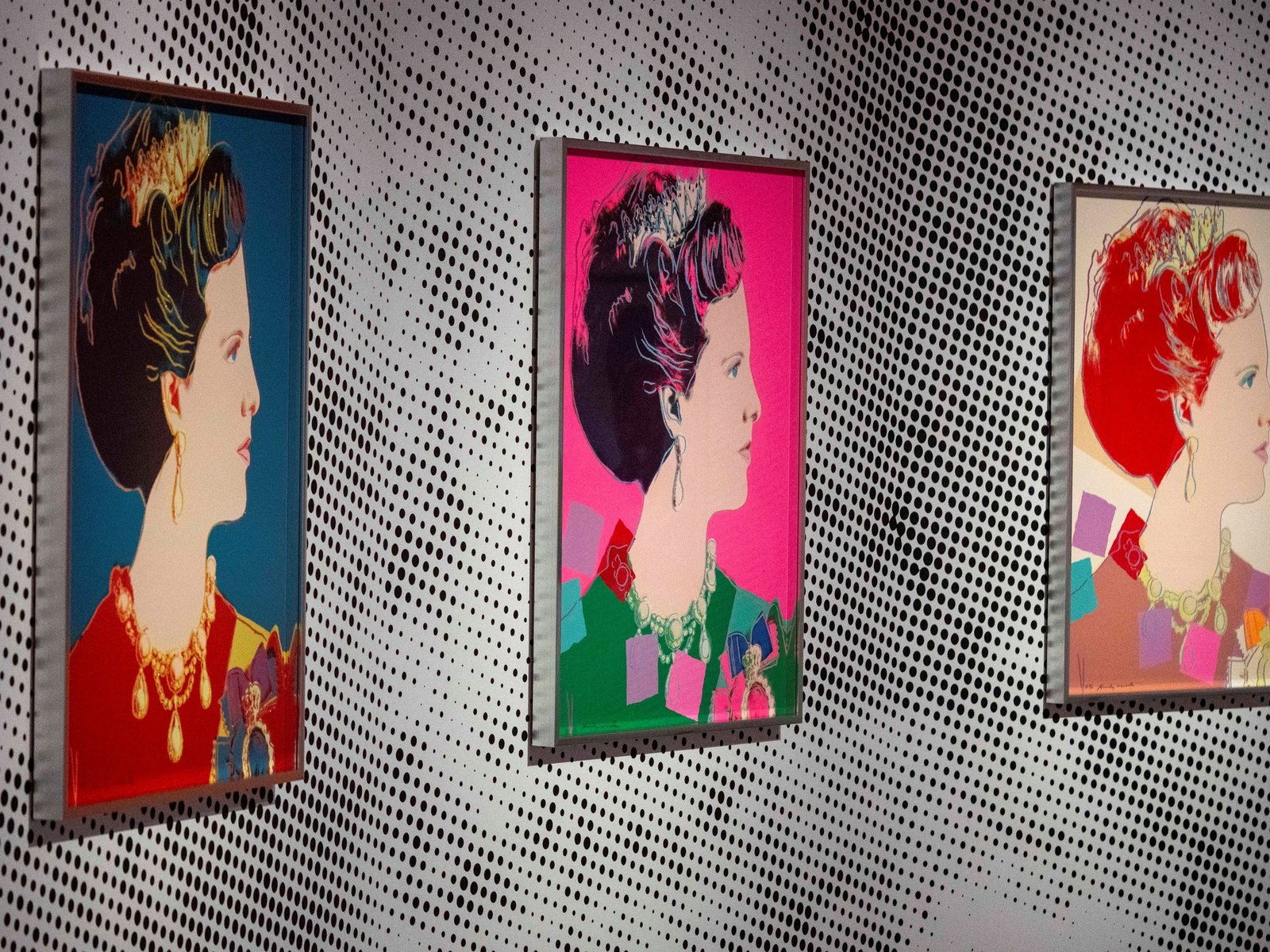 Con explosivos ingresan a una galería de arte de Países Bajos y roban dos retratos de Andy Warhol