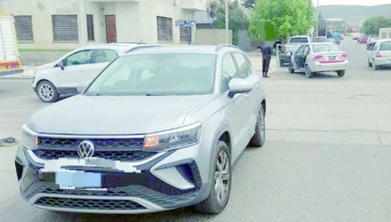 Conductora herida tras fuerte colisión en barrio Juan XXIII