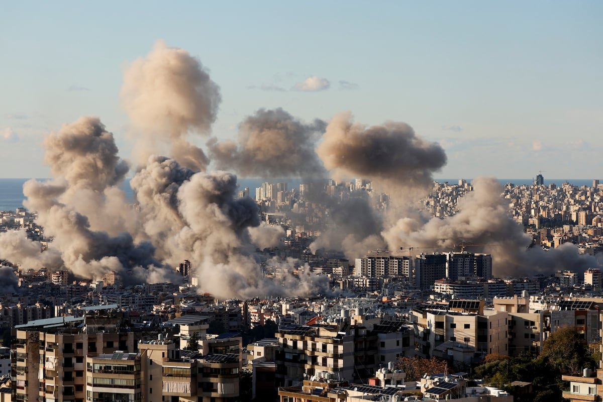 Conflicto de Oriente Próximo, en directo | El ejército israelí lanza un ataque “a gran escala” contra Beirut horas antes de que se vote el acuerdo de alto el fuego | Internacional