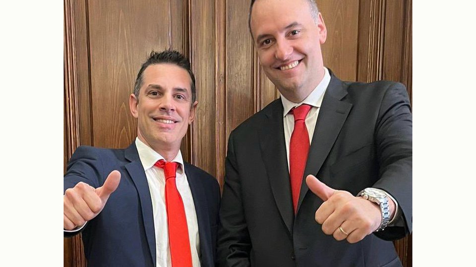 Corbatas rojas | Panorama político