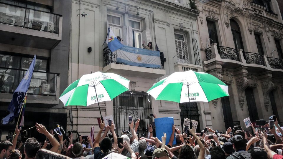 Cristina Kirchner comienza una gira federal para reordenar al peronismo | En el Día de la Militancia, hablará en Santiago del Estero