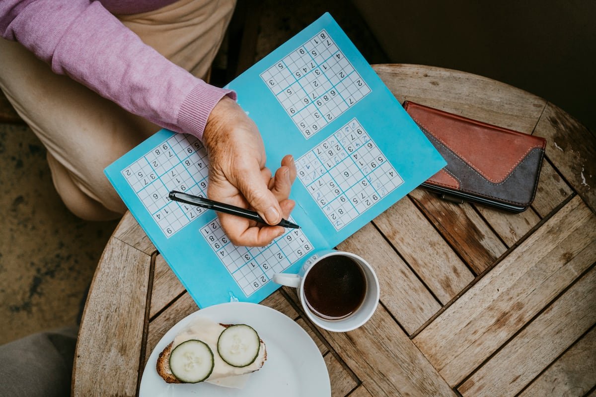 Crucigramas, sudokus y autodefinidos: ¿por qué los pasatiempos tradicionales resisten a TikTok? | Estilo de vida