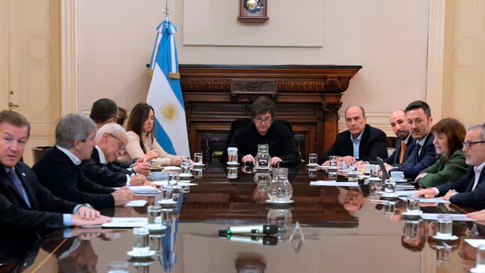 Decretos y vetos, los planes del Gobierno hasta las legislativas de 2025 | En medio de una relación cada vez más tensa con los aliados