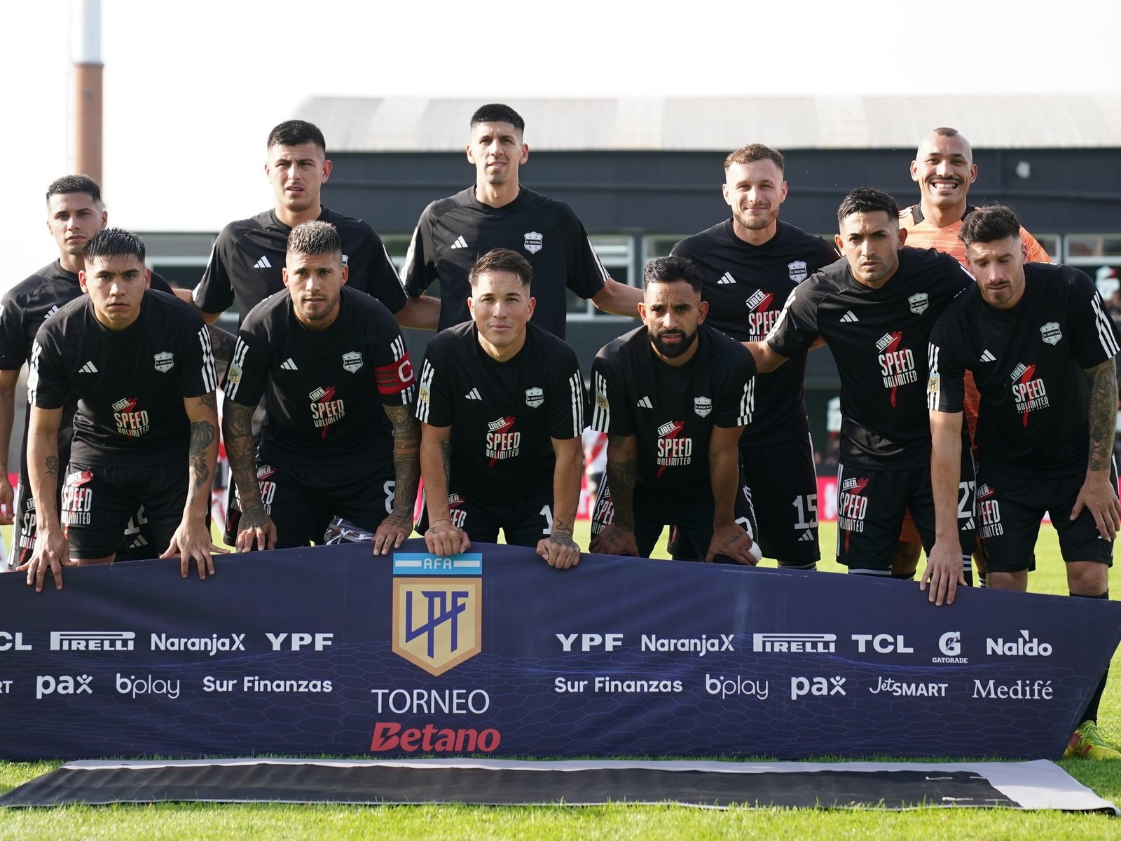 Deportivo Riestra, el club con 950 socios que funciona como una SAD gracias a la “latita” y tiene en Víctor Stinfale a un “as de espadas”