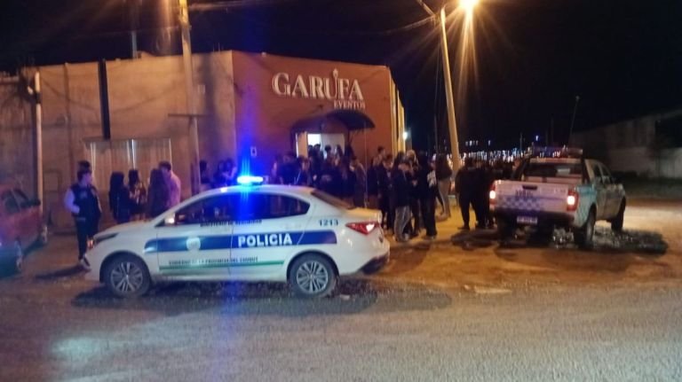 Desarticularon una fiesta clandestina en barrio Industrial