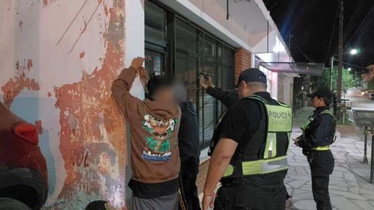 Detienen a tres personas por tenencia de cocaína en Puerto Deseado