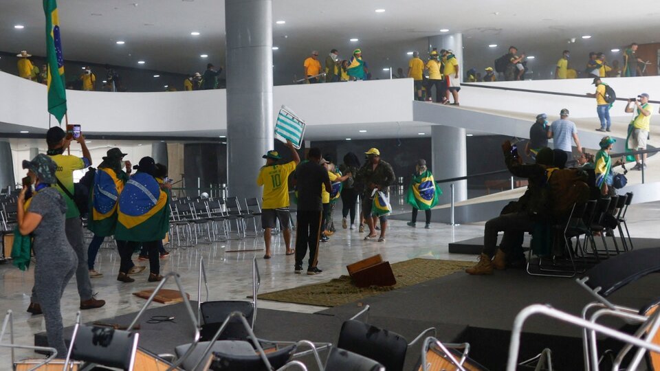 Detuvieron a un bolsonarista que estaba prófugo en Argentina | Está condenado por el intento de golpe de Estado en Brasil en 2023