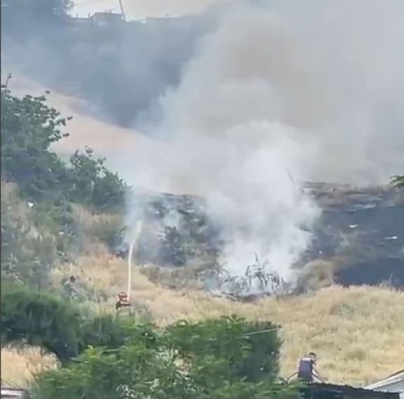 Dos detenidos tras provocar un incendio en Urquiza y pasaje Chacabuco, sobre el cerro