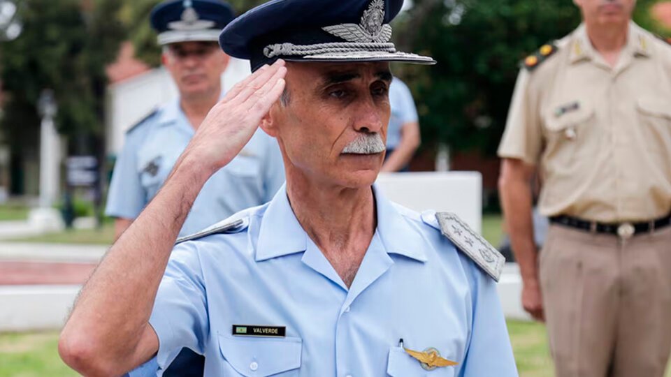 El Gobierno designa a Javier Valverde al frente de la Fuerza Aérea | Después de echar a Fernando Mengo
