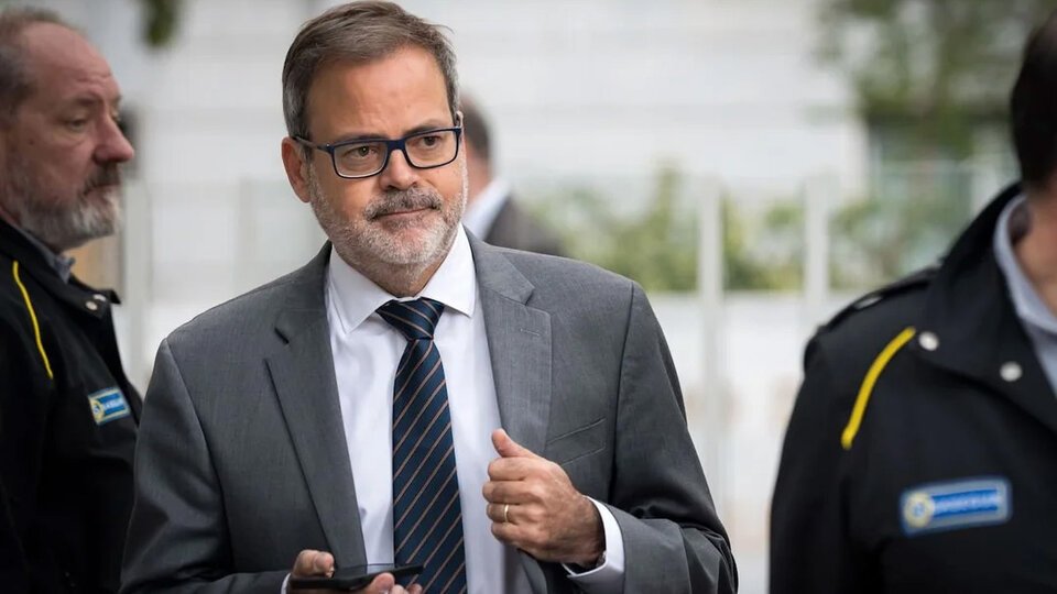 El Ministerio de Relaciones Exteriores desplazó al embajador en España | Cancillería cambió al cónsul en Nueva York