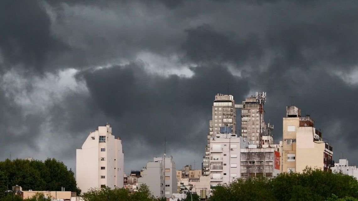 El SMN emitió alerta amarilla por lluvias y vientos en siete provincias 