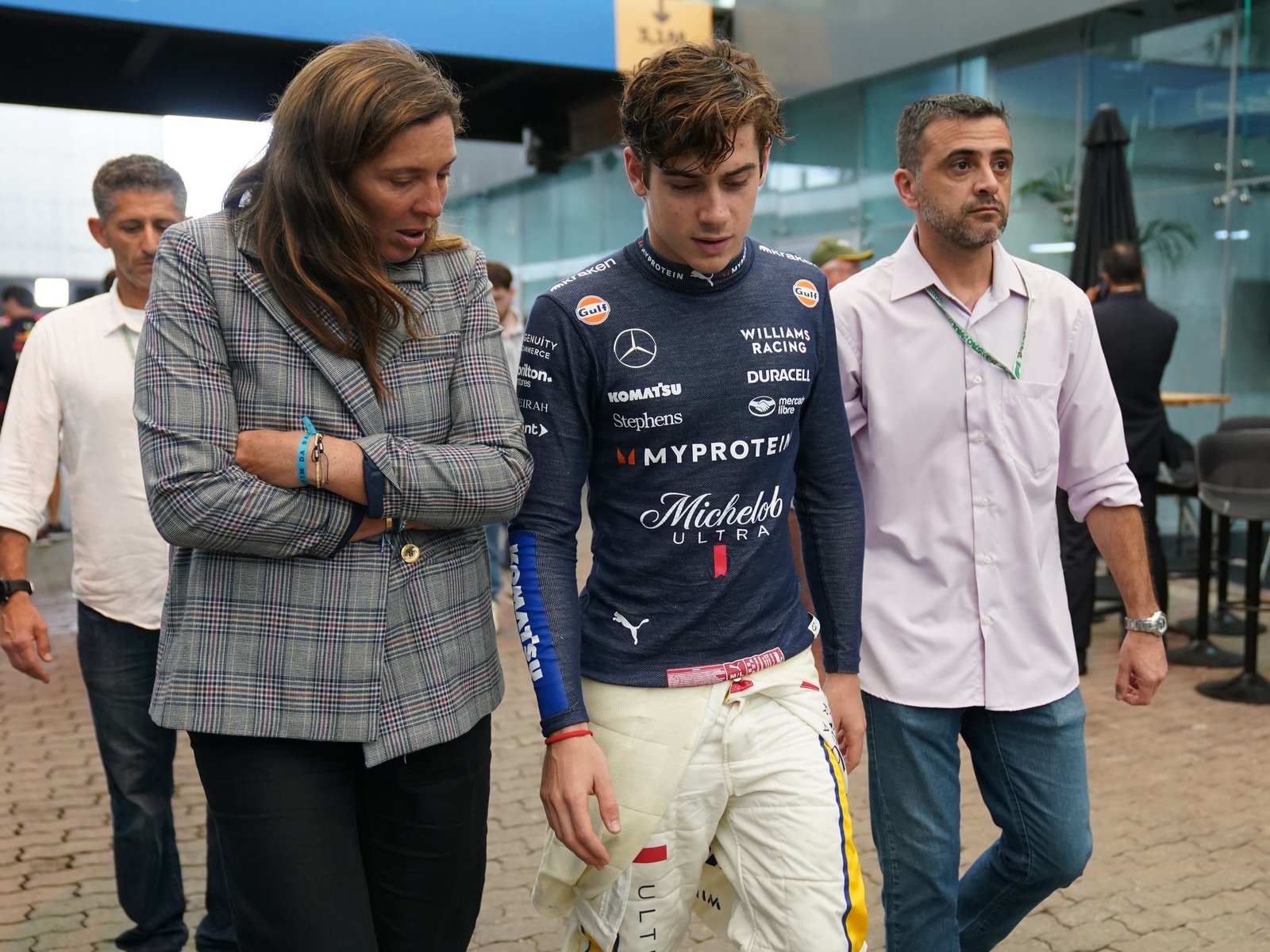 El affaire entre Colapinto y la China Suárez llegó a los boxes de Williams y se mete su mánager británico: “Me ocuparé de ello”