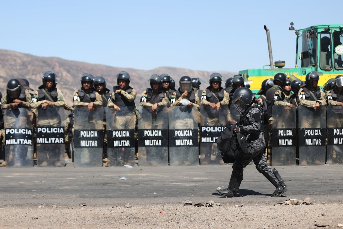 El conflicto civil en Bolivia se recrudece tras la toma de cuarteles a manos de campesinos cocaleros leales a Evo Morales