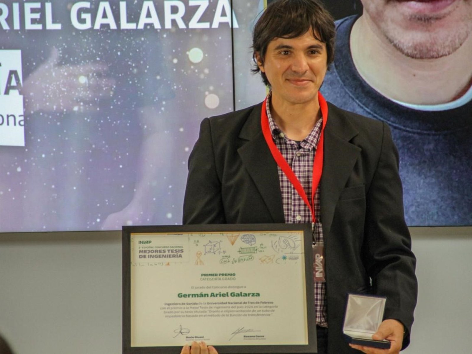 El ingeniero rockero que inventó una herramienta clave para la construcción a muy bajo precio
