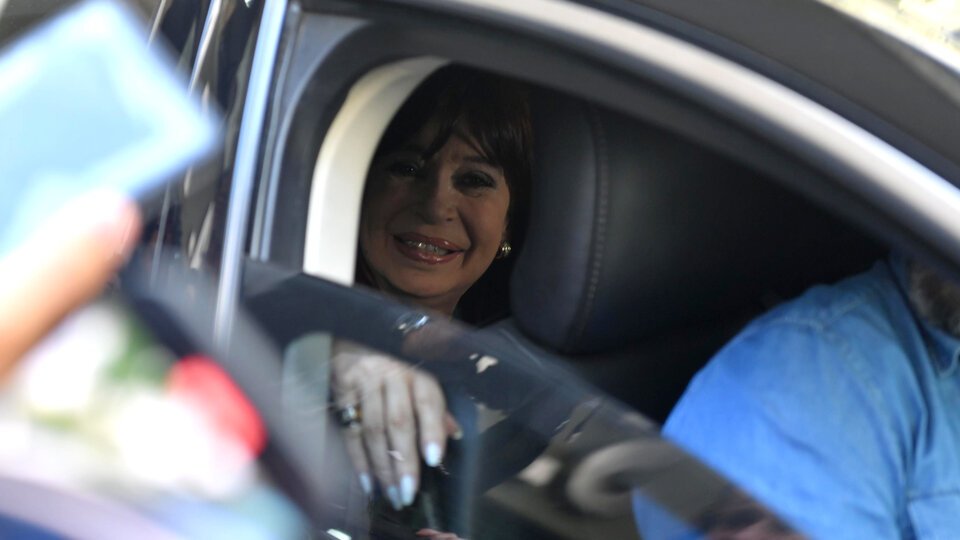 El show del Lawfare volvió a llevar a Cristina a Comodoro Py | La expresidenta debió firmar el fallo de Casación