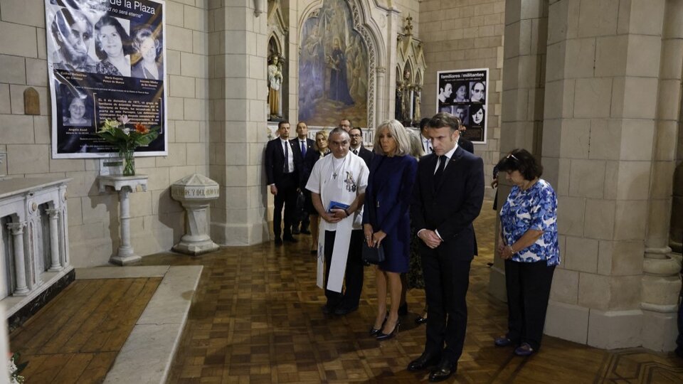Emmanuel Macron homenajeó en la Iglesia de la Santa Cruz a los desaparecidos | En medio de la preocupación por la política de derechos humanos de Milei