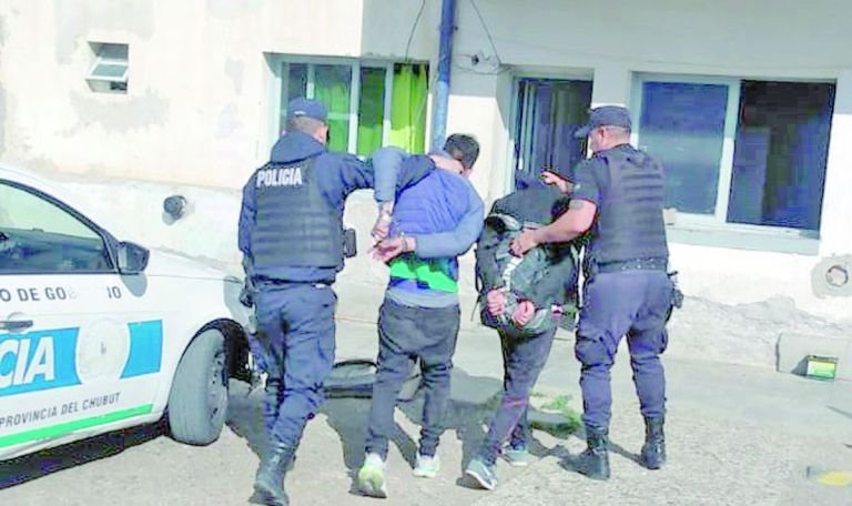 Entraron a robar a una casa, destruyeron cámara de video pero no alcanzaron a robar nada y terminaron presos