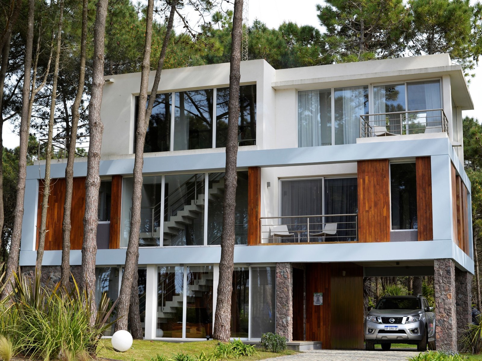 Entre el bosque y el mar, la decoración que es tendencia para una casa de veraneo