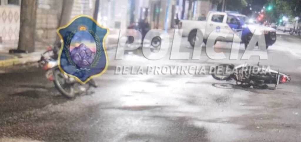 Dos motociclistas hospitalizados tras un choque en avenida Perón