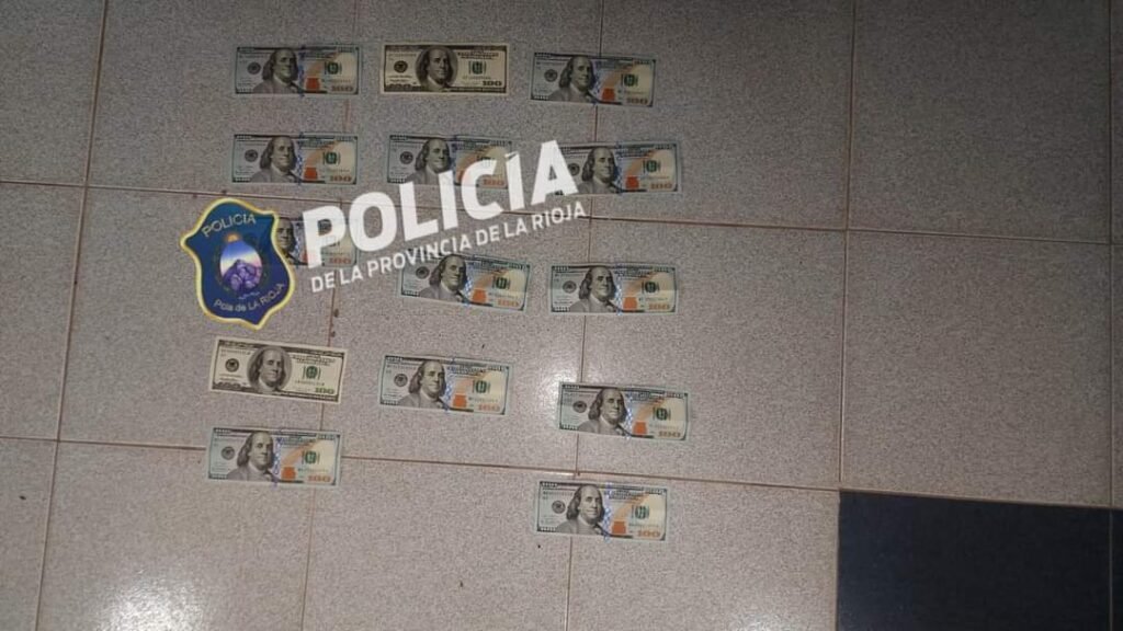 Una mujer olvidó un sobre con dólares en el hospital materno y la policía logró recuperarlo