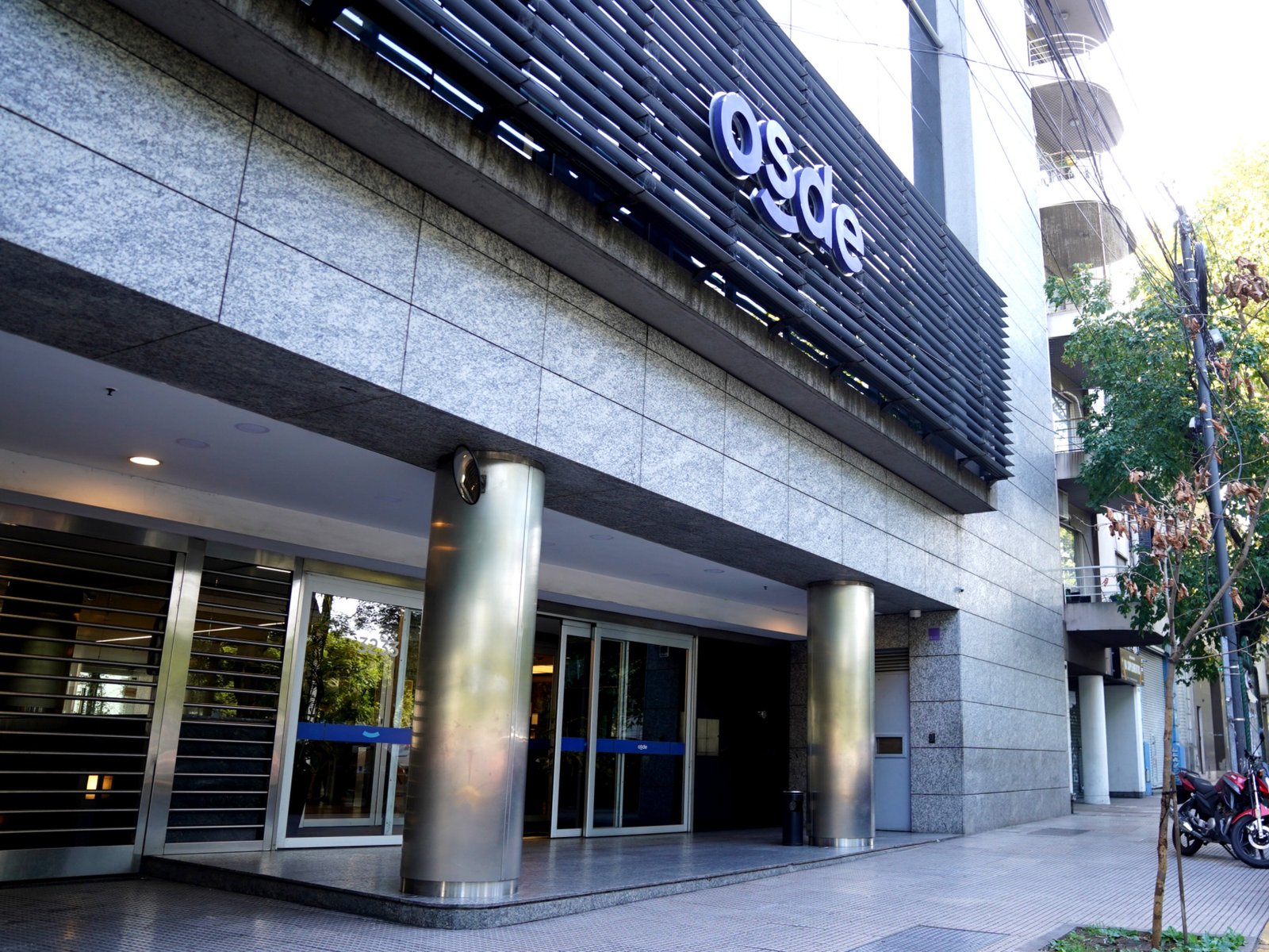 Fallo de la Corte Suprema a favor de OSDE por una operación en EE.UU. que dice que no debió hacerse