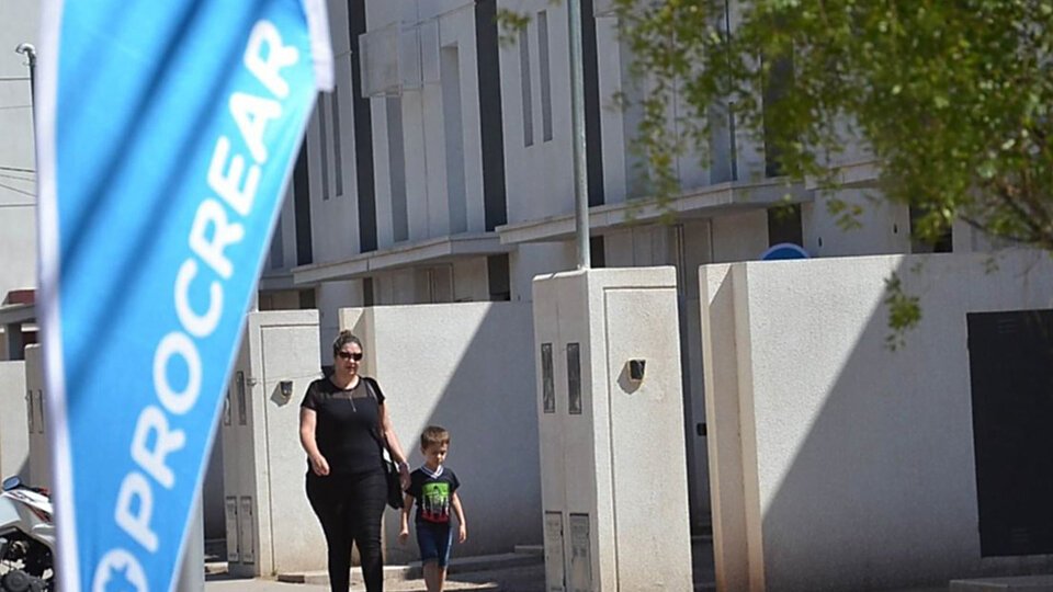 Fin del Procrear: adiós a todos los sueños de la casa propia | El Gobierno dio de baja el programa y “liquidará” a privados las obras iniciadas 