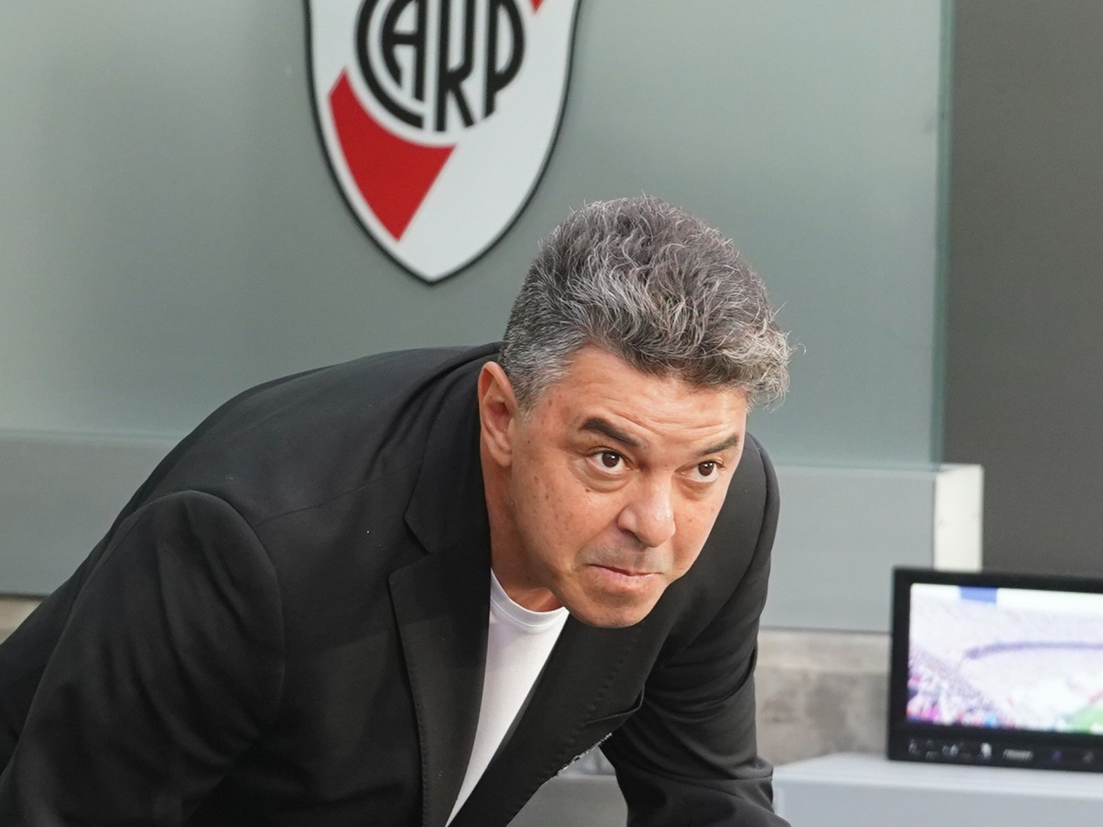Gallardo subió la guardia, criticó al fútbol argentino y el Monumental entero cantó contra Chiqui Tapia
