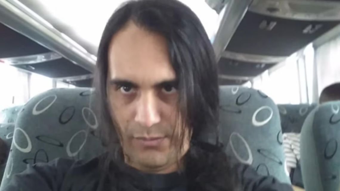 Horror en Núñez: quién es el actor que intentó matar a puñaladas a su pareja en una pizzería