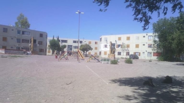 Incendiaron un departamento en las Mil Viviendas y dejaron a la dueña y sus cinco pequeños hijos en la calle, con lo puesto