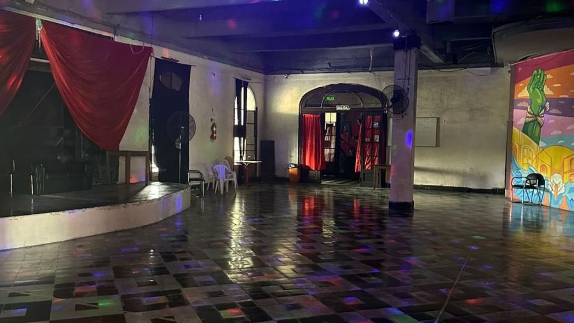 La Universidad de las Madres desmintió las imágenes del supuesto boliche clandestino: “El tercer piso nunca estuvo en posesión de la UNMa”