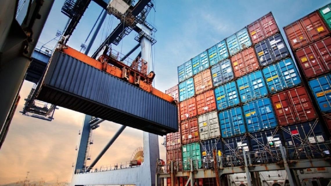 La balanza comercial volvió a registrar superávit en octubre
