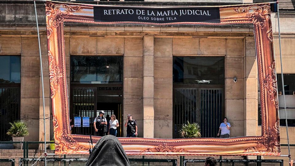 La demolición del poder judicial