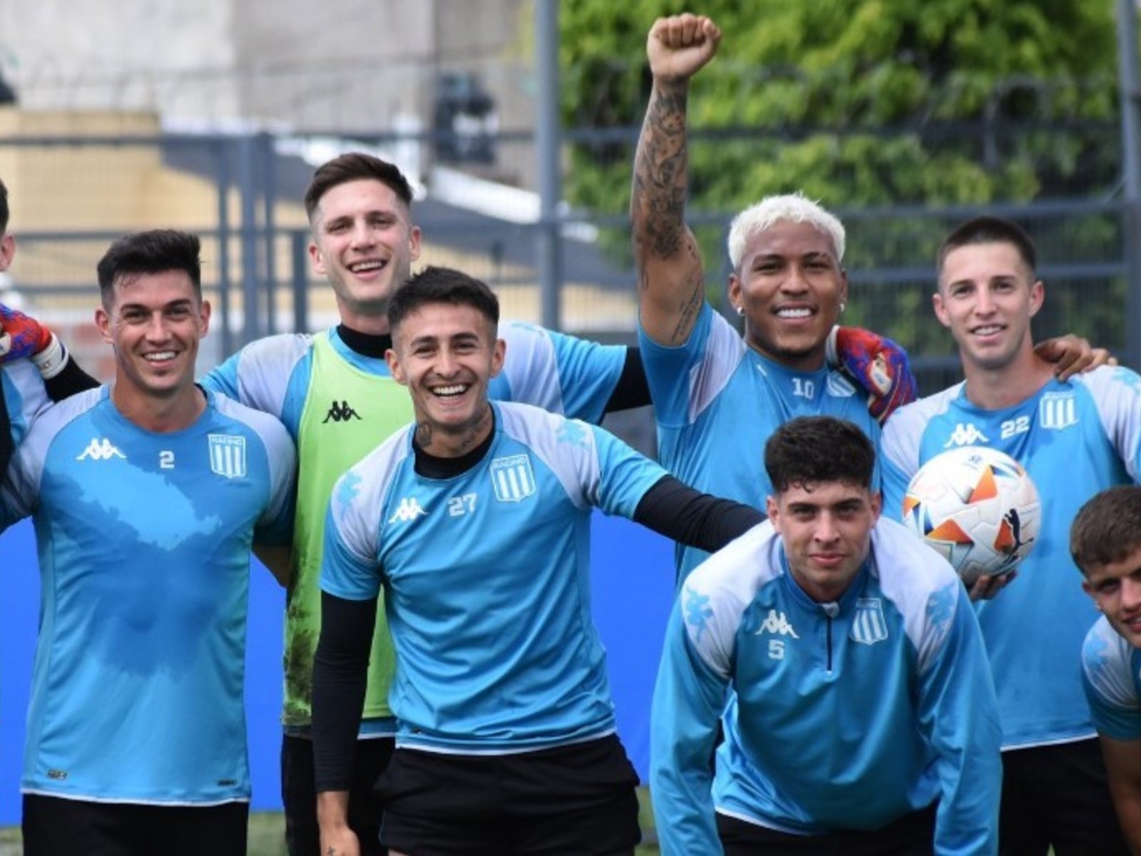 La logística de Racing rumbo a Paraguay, entre el banderazo de despedida y la incógnita de los “sin entradas”