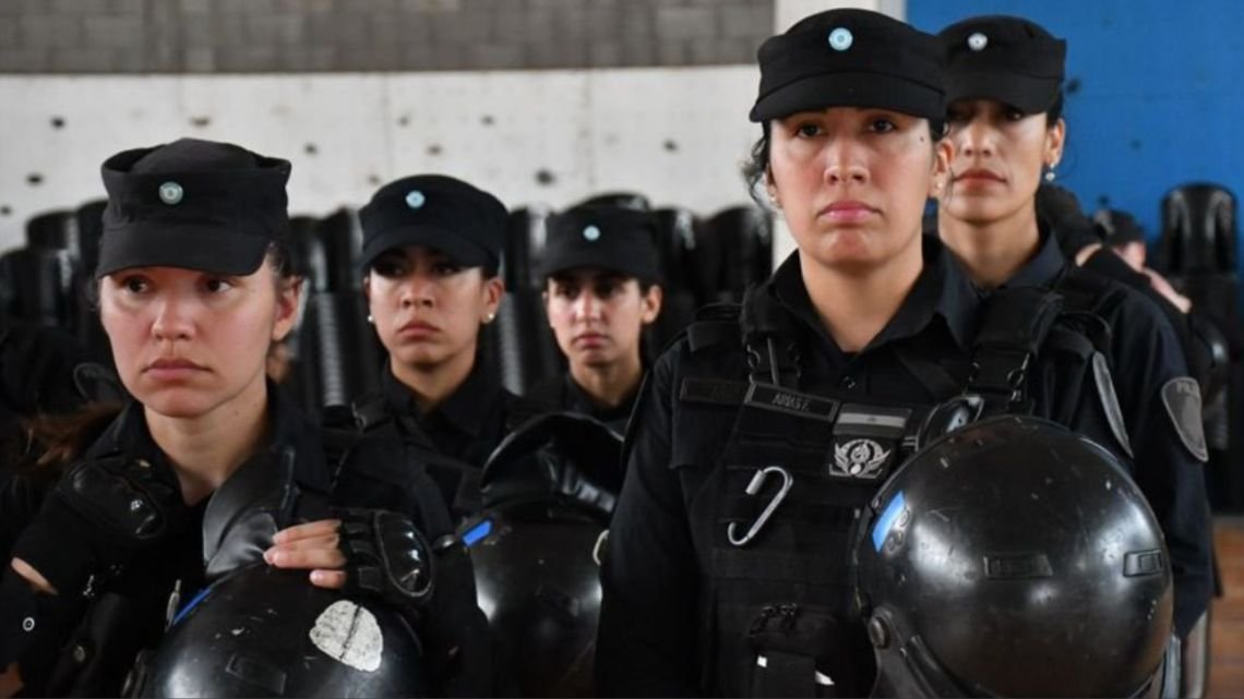La policía de la Ciudad tiene un cuerpo especial para reprimir a mujeres con hijos en las marchas