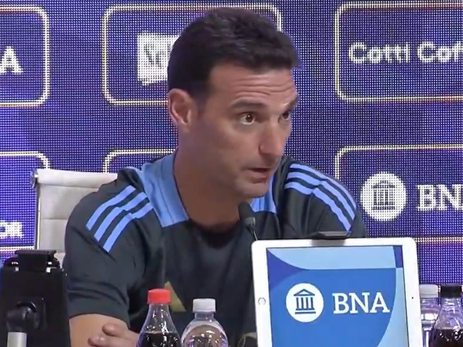 Lionel Scaloni habló en la previa del partido con Paraguay, dio pistas sobre el equipo y destacó al jugador que se pagó su pasaje para estar con la Selección