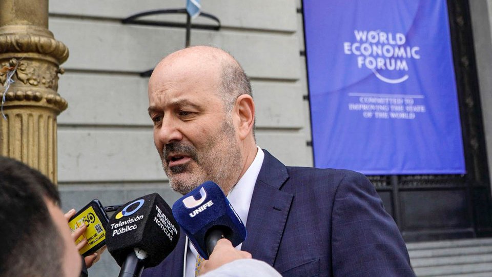 Lo que el tuit de Federico Sturzenegger no dice pero deja traslucir | ¿No habrá más salud ni educación pública?