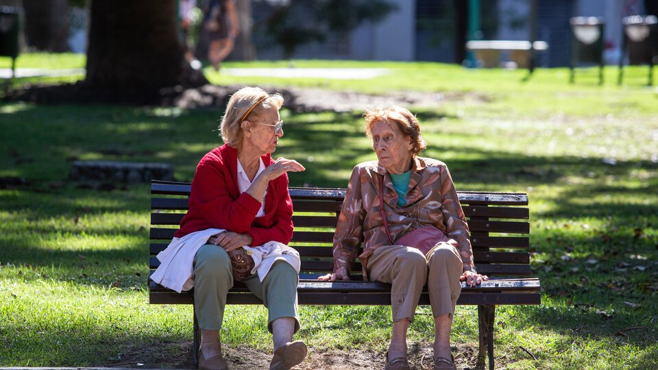 Los jubilados de la mínima cobrarán el bono de 70 mil pesos a partir del 9 de diciembre | Habrá un aumento del 2,69 por ciento en los haberes de acuerdo al índice de precios