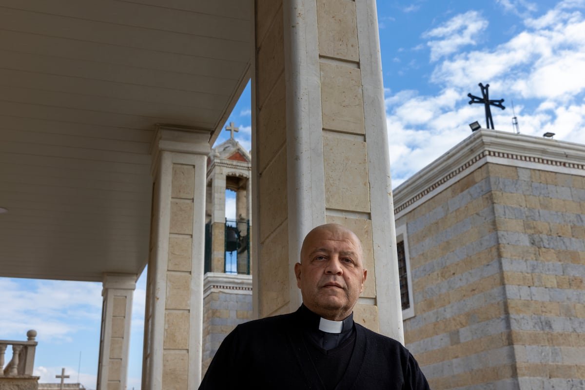 Los pueblos cristianos aplauden el despliegue del ejército de Líbano en el sur para controlar a Hezbolá | Internacional