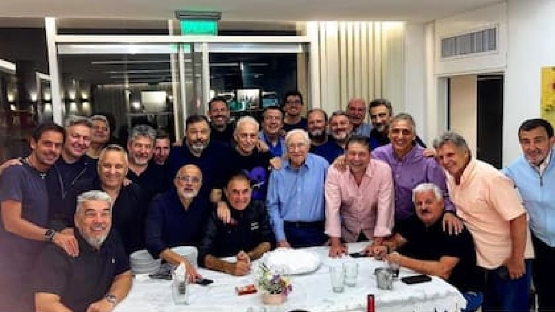 Macaya Márquez festejó sus 90 años y sorprendió al revelar de qué equipo es hincha