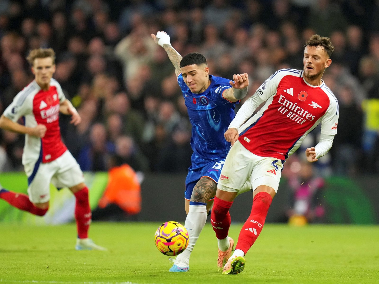 Mientras se habla de su salida del Chelsea, Enzo Fernández dio la asistencia clave para salvar el clásico frente al Arsenal