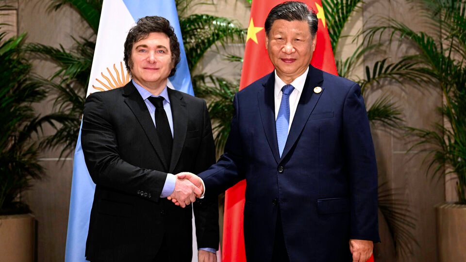 Milei cerca de China para que el swap no se corte | G20: el Presidente olvidó su anticomunismo y se abrazó a Xi Jinping 