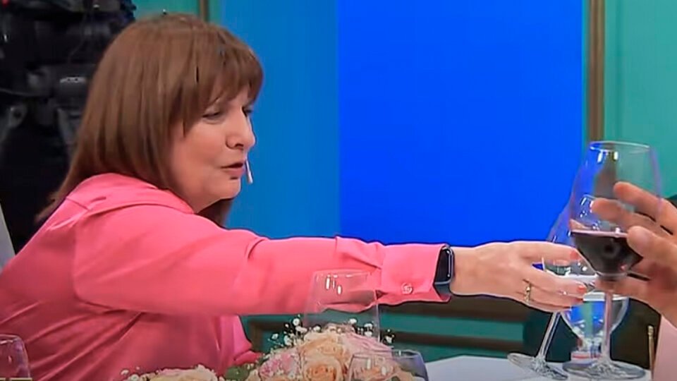 Mollejas, sushi, champagne y vino premium: los lujosos almuerzos de Bullrich y sus gendarmes | La ministra no escatima en las licitaciones