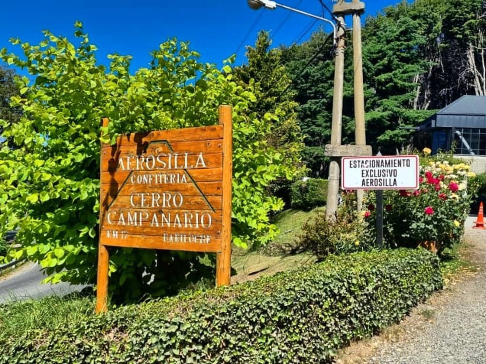 Murió un turista español en Bariloche mientras descendía en aerosilla por el Cerro Campanario